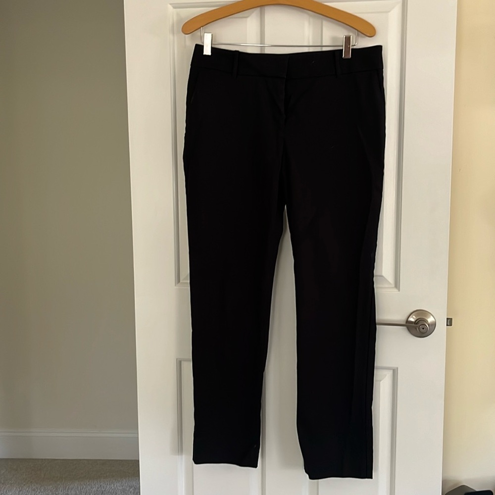 Black Ann Taylor strait leg pant.